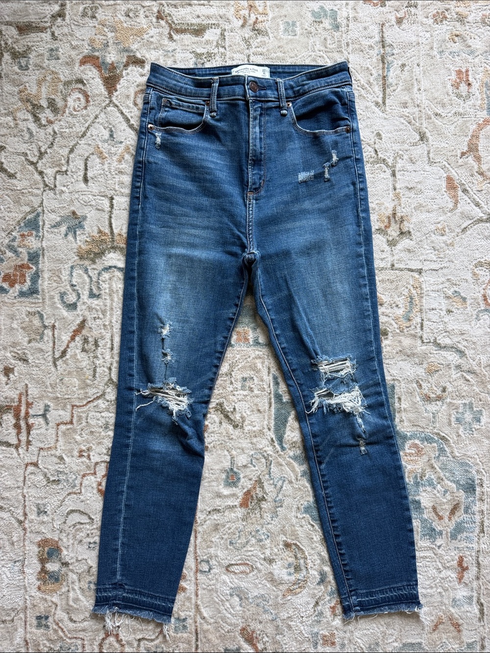 Abercrombie & Fitch Women's Ripped Skinny Jeans - Blue size 27/4SHORT